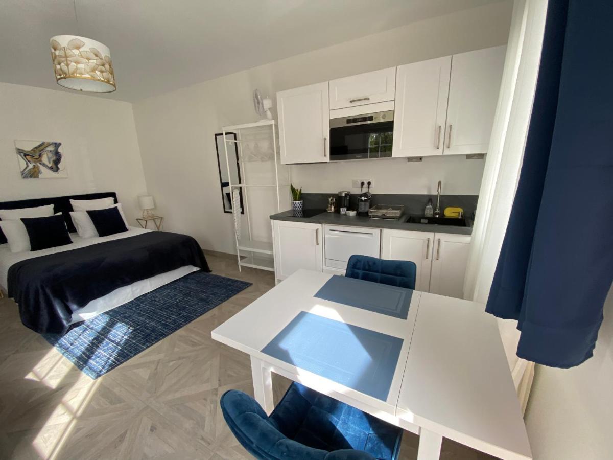 Manoir Et Appartements Avec Piscine Au Domaine De Bize Mirepoix Mirepoix  Bagian luar foto